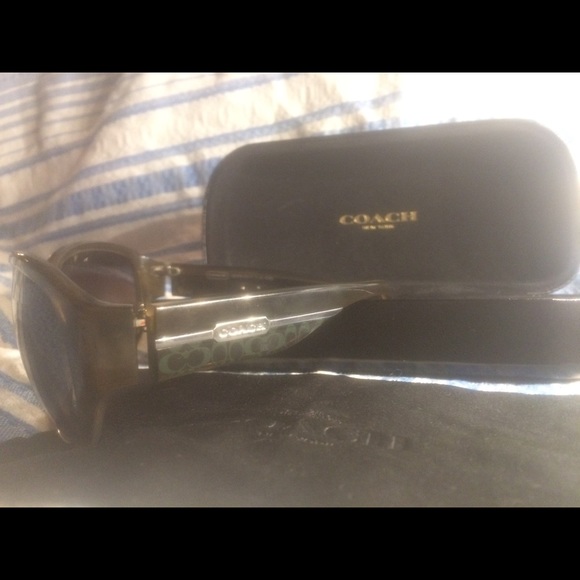 EUC. Coach "Devyn" Sunglasses - Picture 5 of 6
